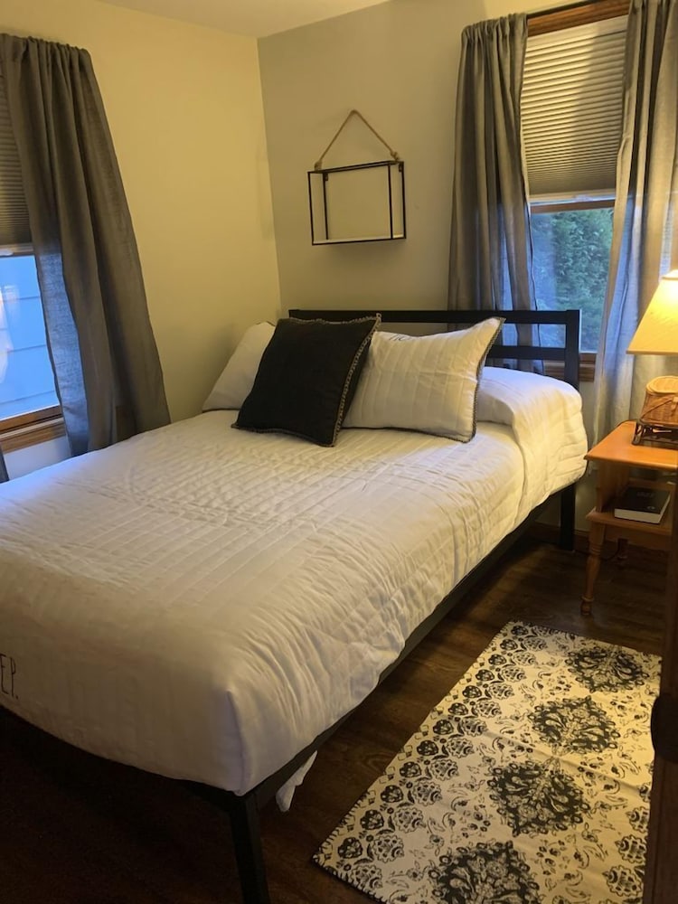 Classic Cottage, 2 Bedrooms, Kitchen, Bay View