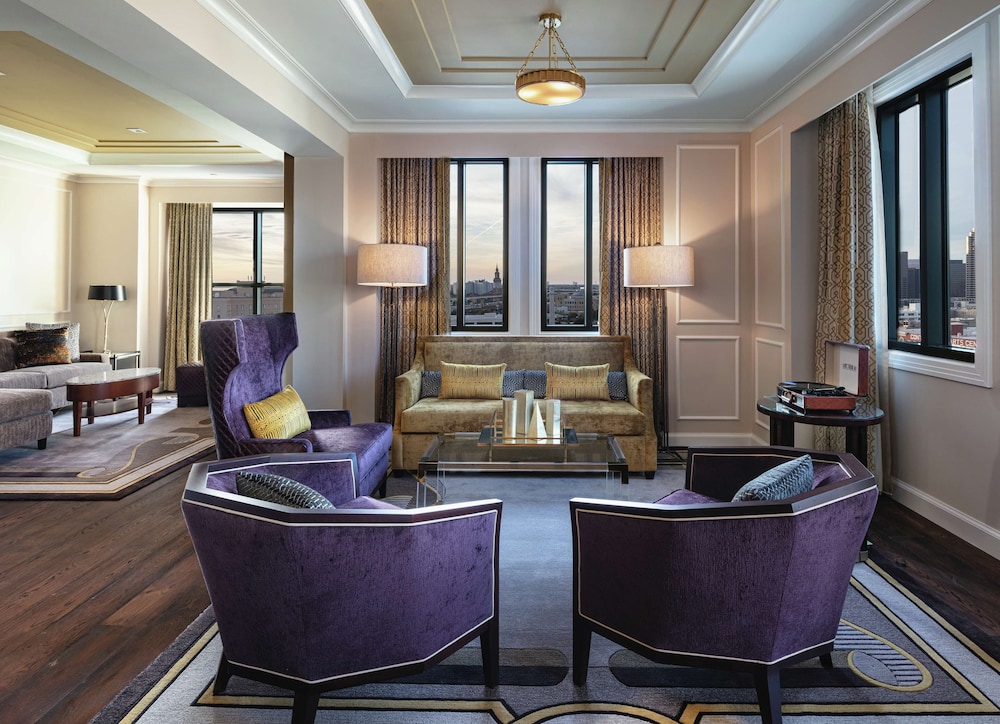 Suite, 1 King Bed (Roosevelt)