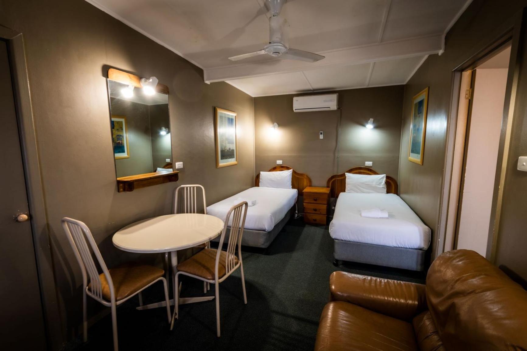Two-Room Family Suite (4 Guests) photo 2