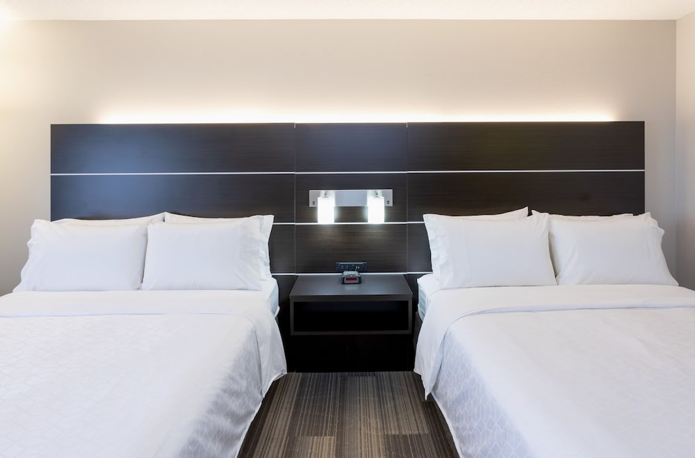 Standard Room, 2 Queen Beds (Walk-In Shower) - Photo 2
