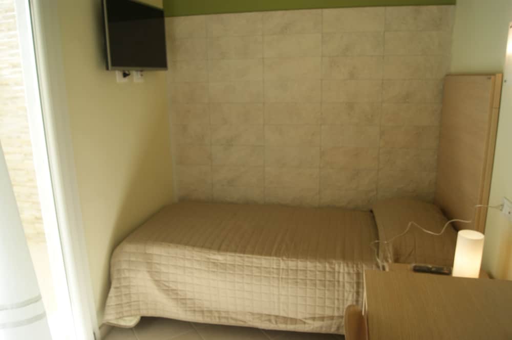 Basic Single Room, Ground Floor