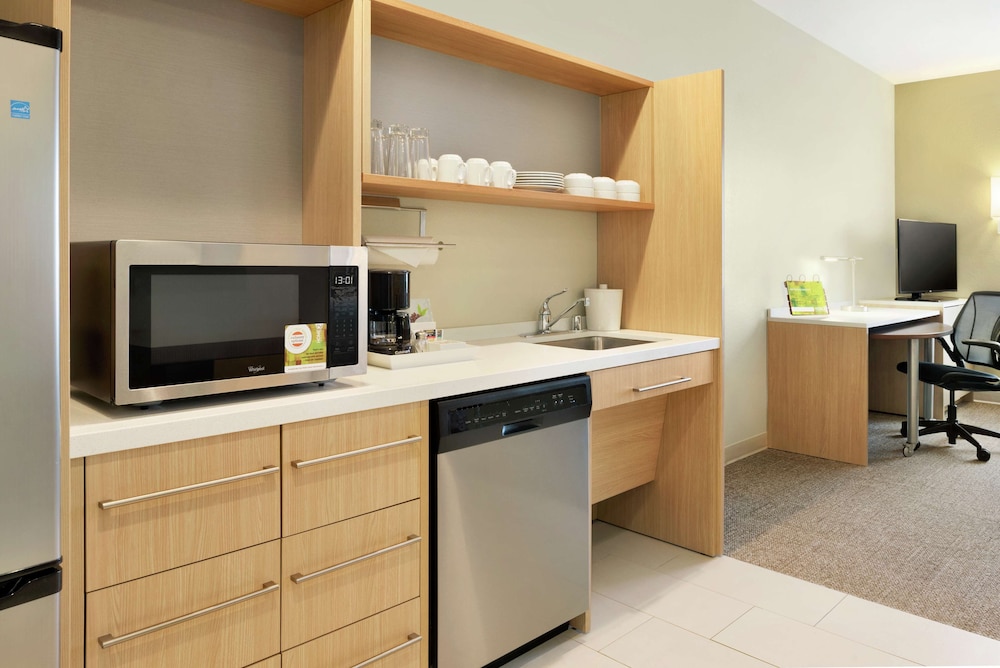 Suite, 1 King Bed, Accessible, Bathtub