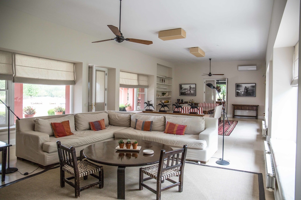 Comfort House, 4 Bedrooms, Garden View, Poolside photo 2