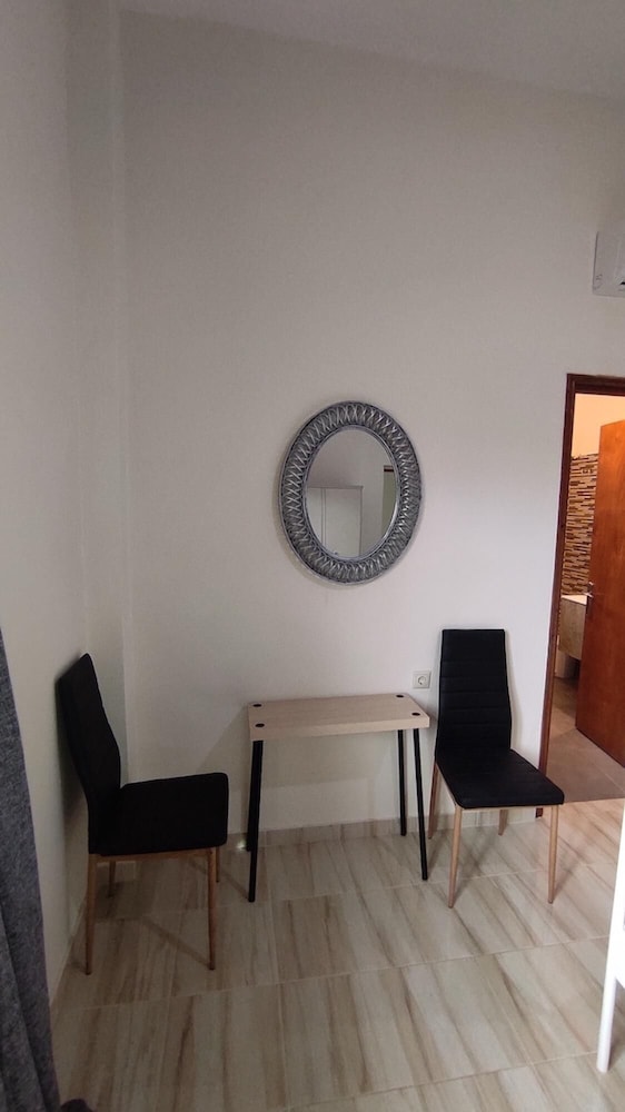 Apartment, Smoking photo 3