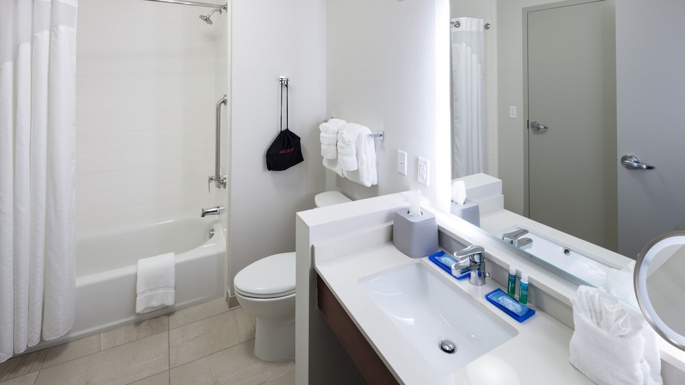 Suite, 2 Twin Beds, Accessible (Mobility Tub) - Photo 6