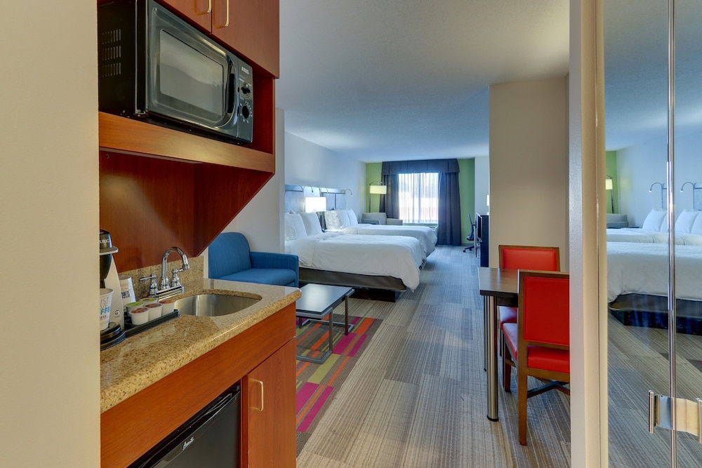 Suite, Multiple Beds (Wet Bar) - Photo 1