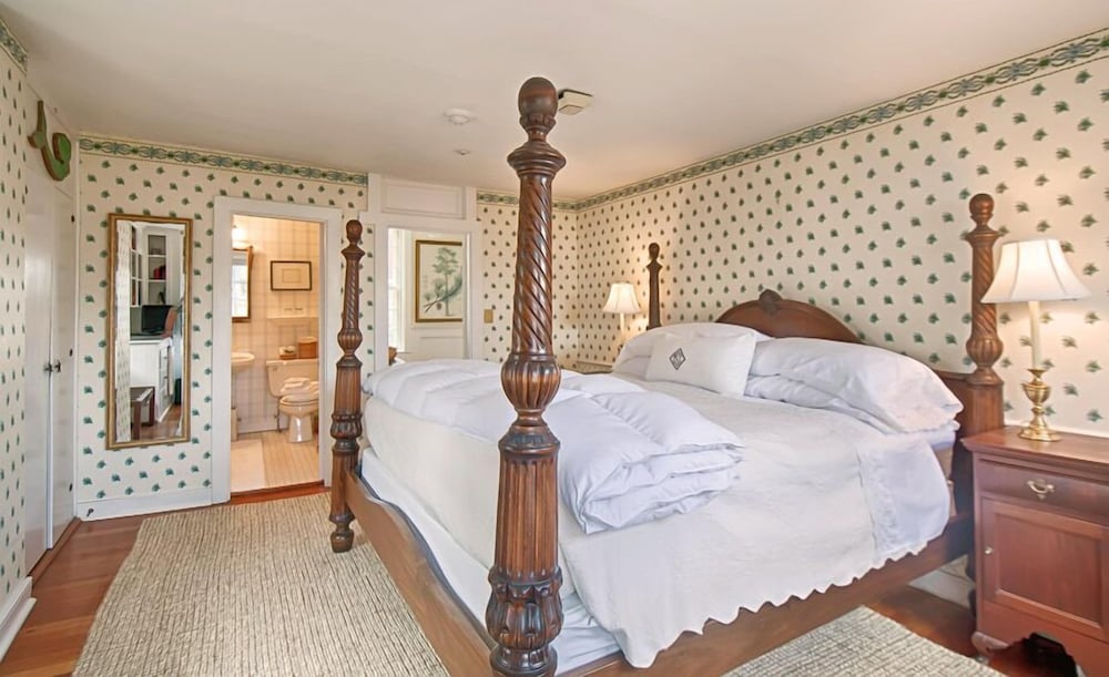 Deluxe Room, 1 King Bed photo 1