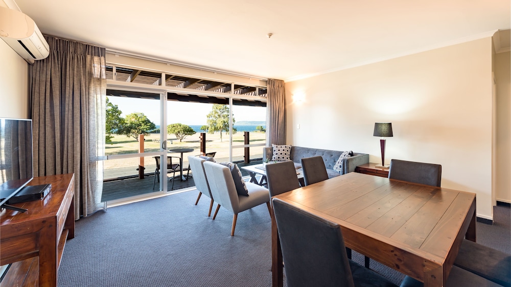 Premium Deluxe Lakeview Two Bedroom photo 1