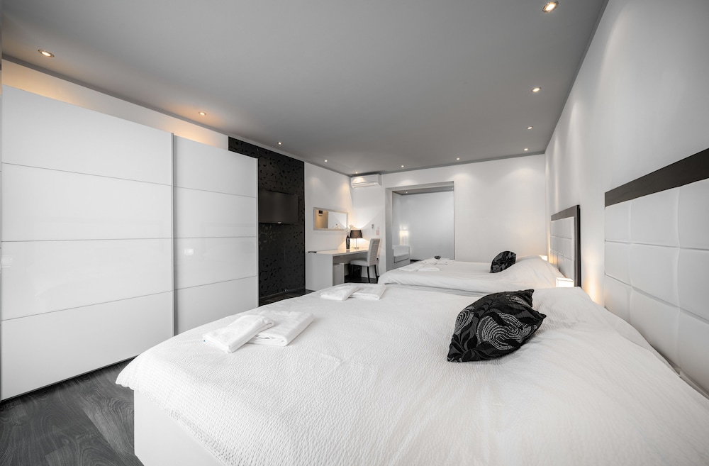 Superior Suite (6 person)