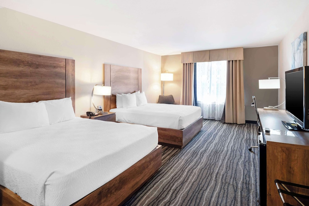 Standard Room, 2 Queen Beds, Accessible, Bathtub - Photo 3