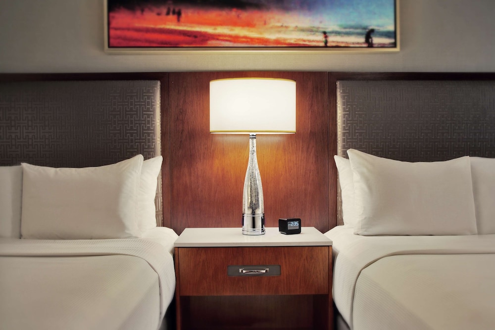 Superior Room, 2 Double Beds, Accessible, Bathtub (High Floor) - Photo 1