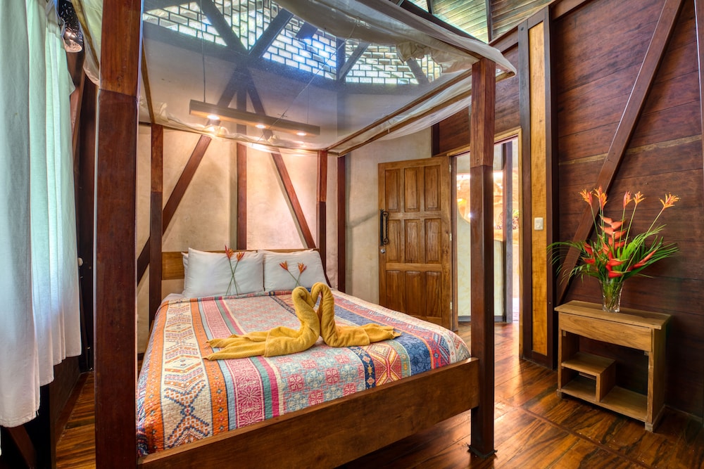 Luxury Suite, 3 Bedrooms, Hot Tub, Garden View photo 3