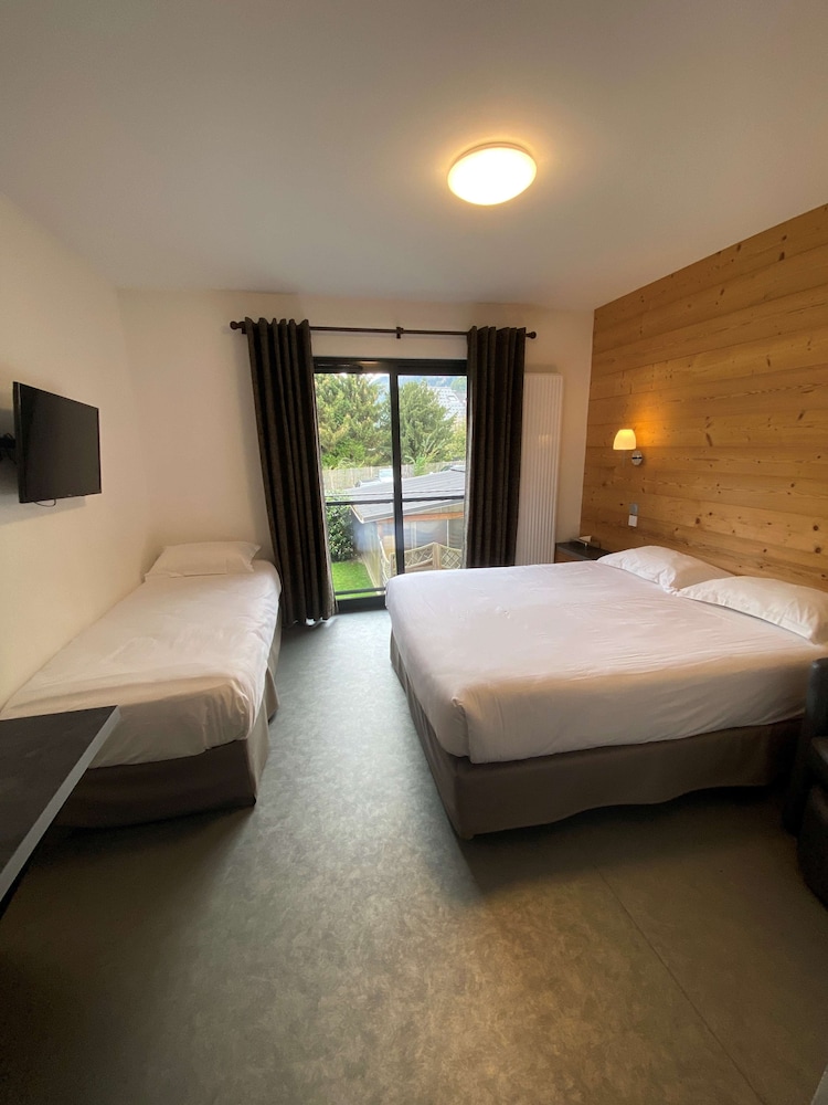 Superior Room, Multiple Beds, Non Smoking, Mountain View