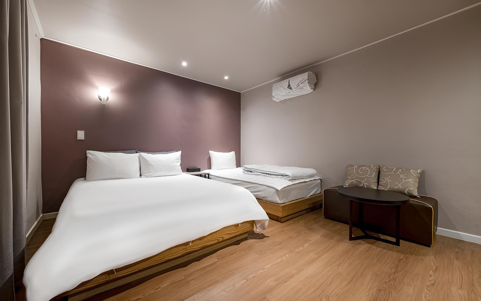 Room (Special (Twin Room Netflix Available)) photo 3