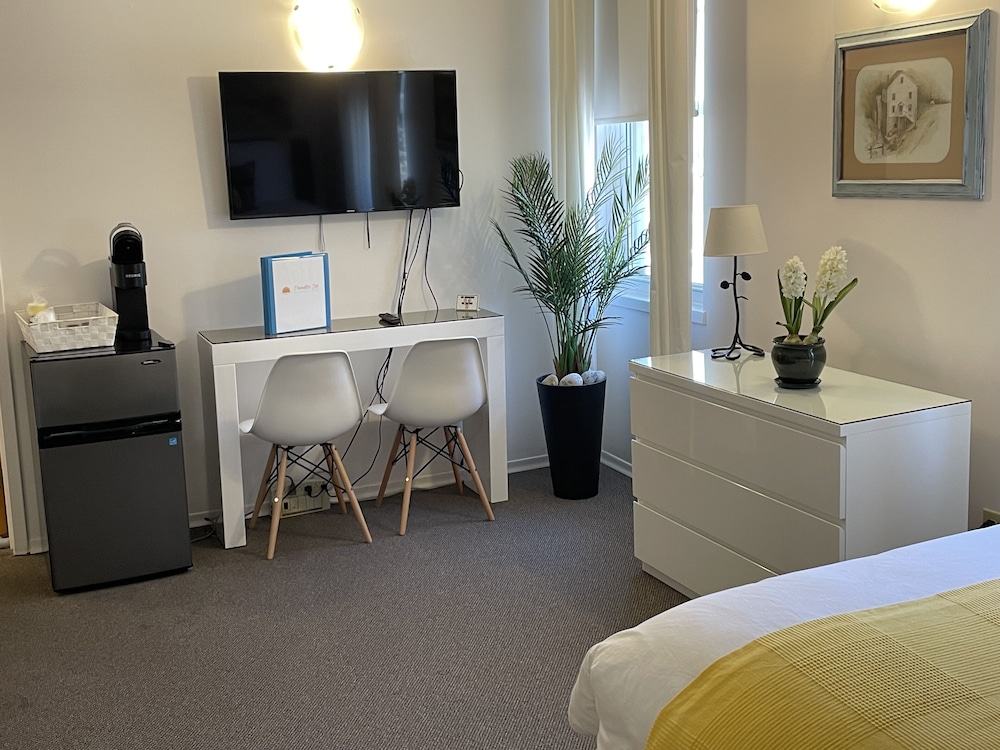 Standard Room, 2 Double Beds (206) photo 2