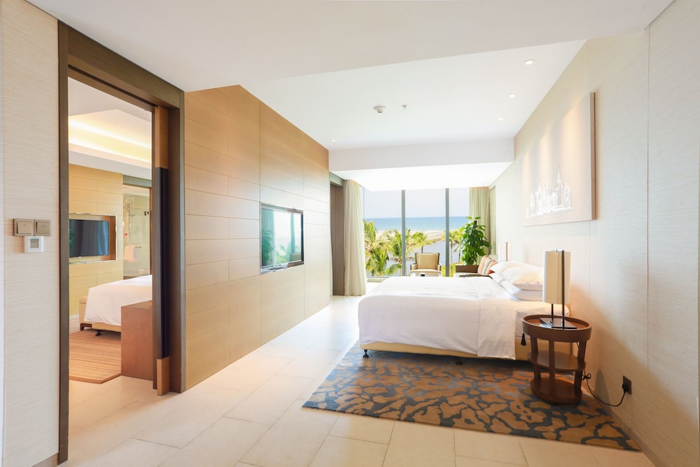 Family Suite, 2 Bedrooms, Tower photo 3