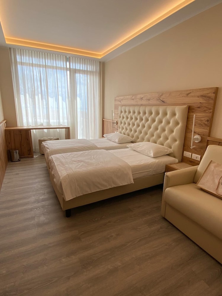 Superior Double Room, Balcony, Lake View photo 2