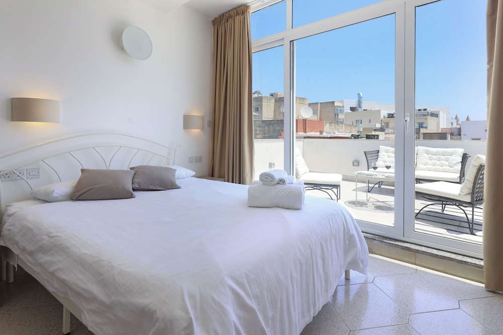 Deluxe Double Room with Terrace