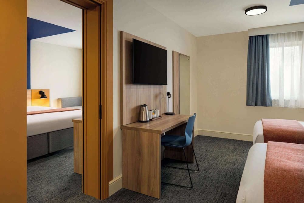 Room (Family King and Twin) - Photo 4