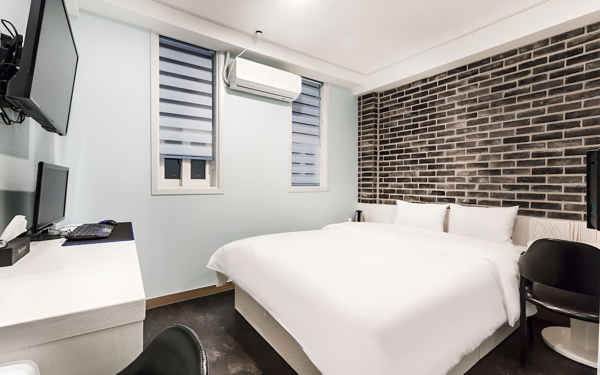 Room (Style (Normal No-Hard-Opchi-Netflix a)