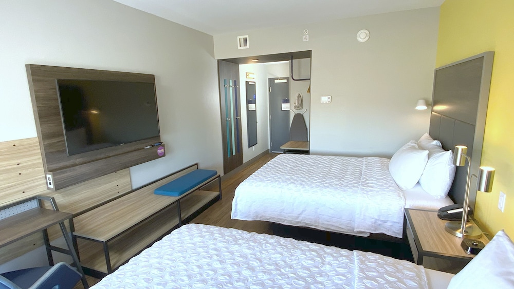 Room, 2 Queen Beds, Accessible, Bathtub - Photo 5