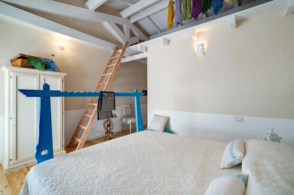 Double Room, 1 Queen Bed (La tessitrice) photo 3