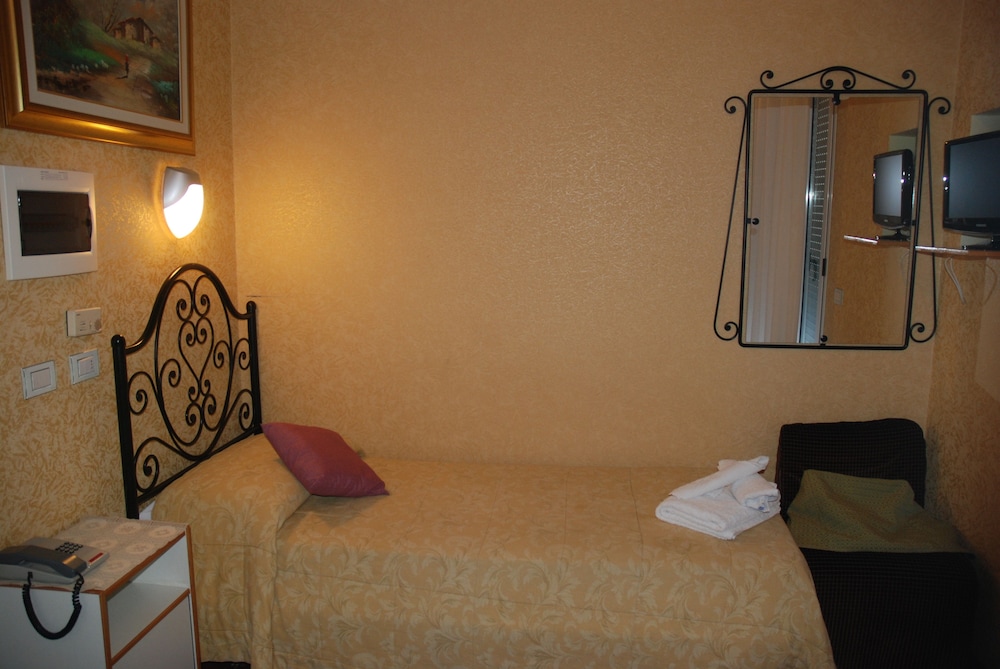 Deluxe Single Room, Balcony photo 1