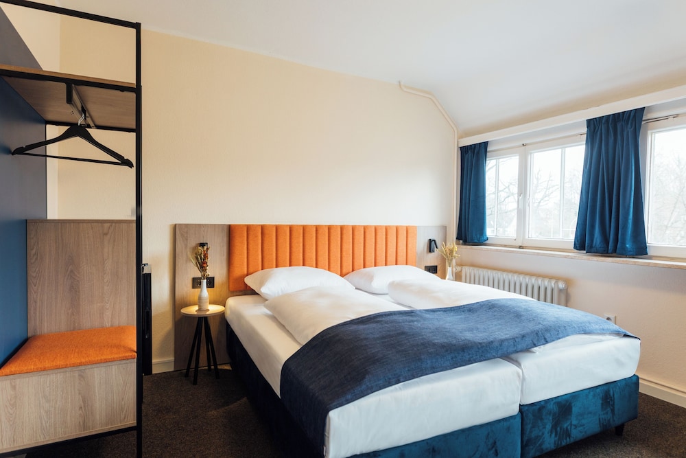 Twin Room, Private Bathroom, Garden View