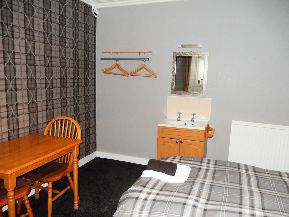 Economy Twin Room, 2 Twin Beds photo 3
