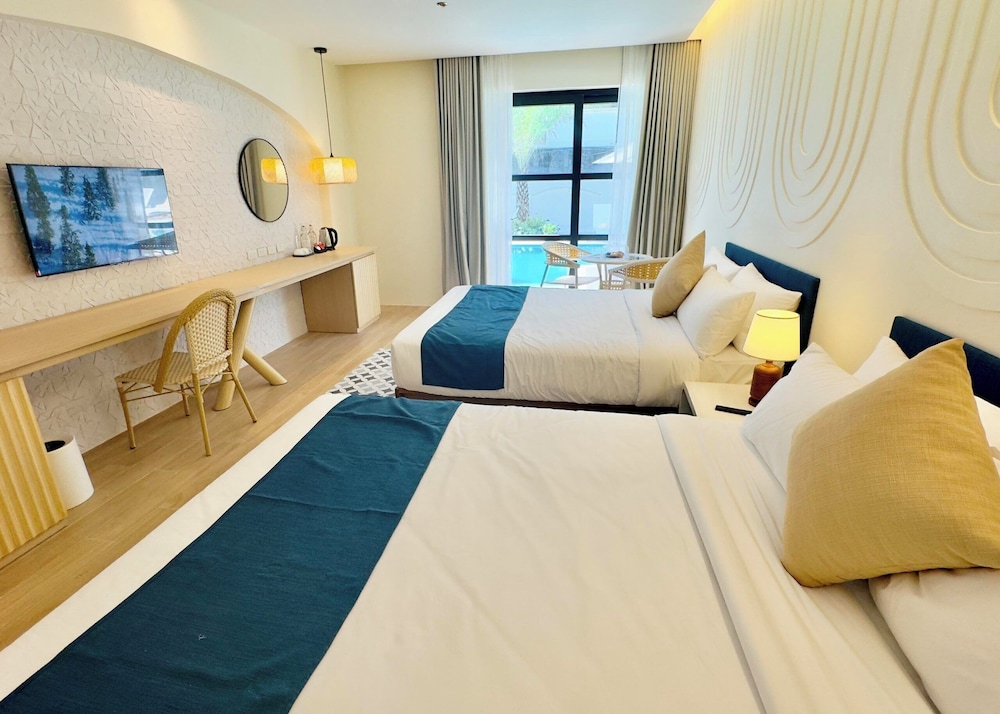 Signature Double or Twin Room, Balcony, Partial Ocean View
