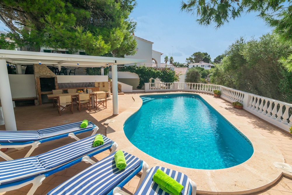 Villa photo 2