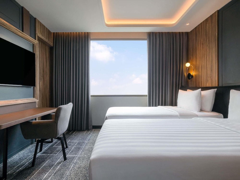 Executive Suite, 2 Twin Beds - Photo 1