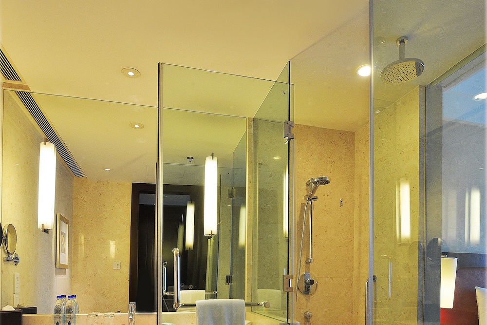 Premier Twin Room, 2 Double Beds, City View - Photo 6