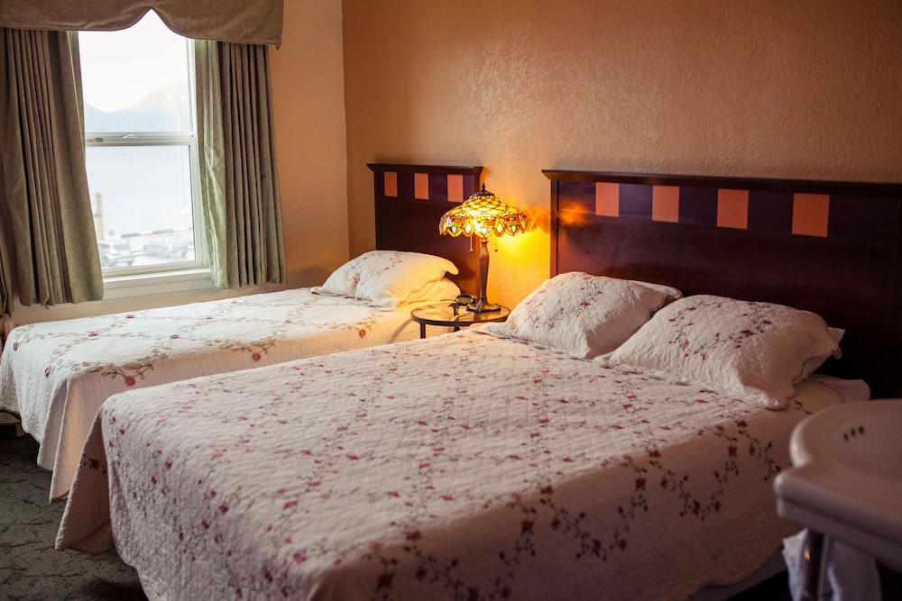 Room, 2 Queen Beds, Non Smoking, Ocean View - Photo 2