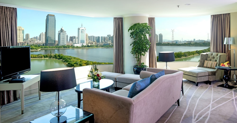 Premium Lake View Suite King - Photo 4