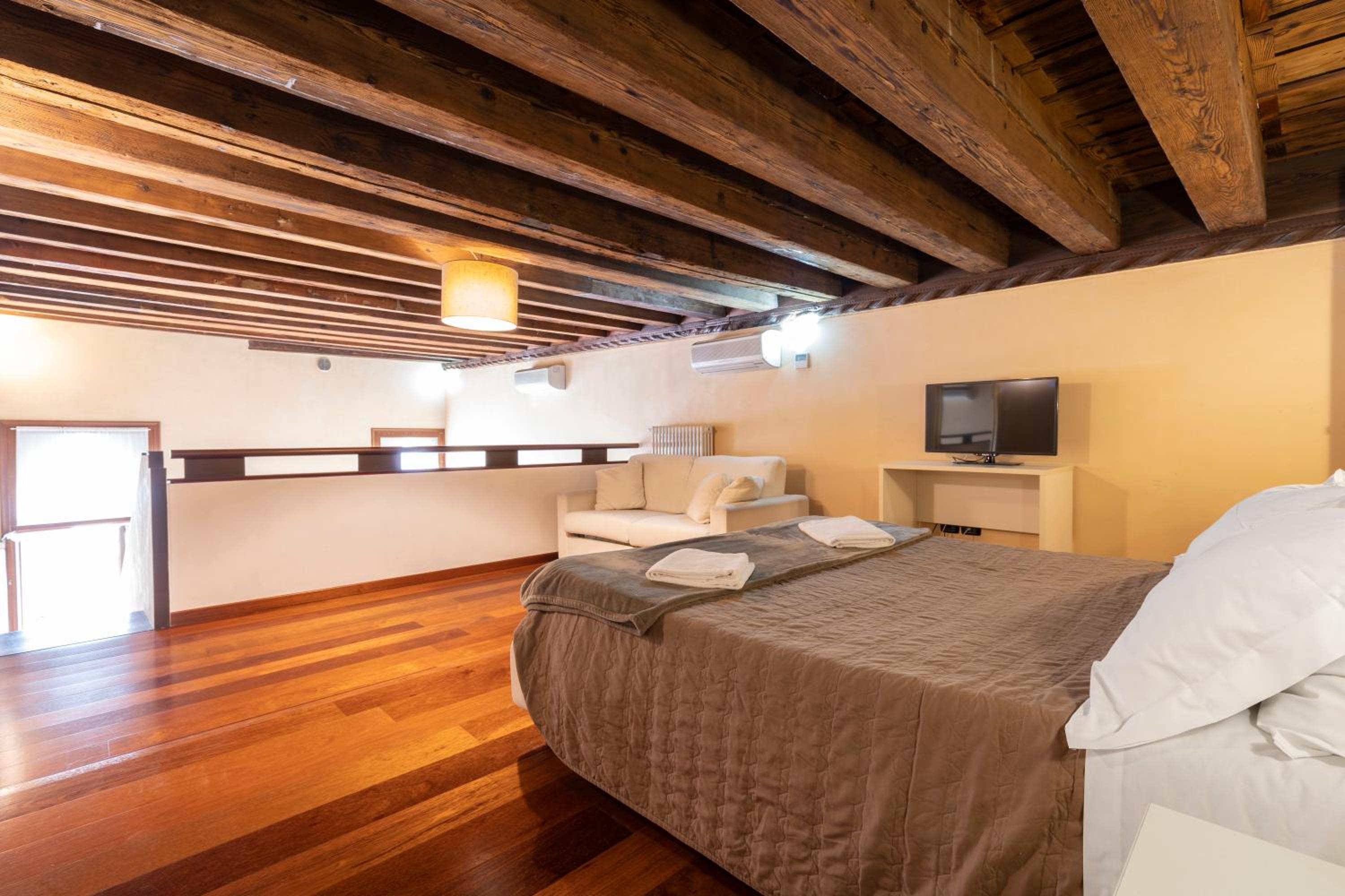 Apartment - Split Level with 2 bathrooms photo 3