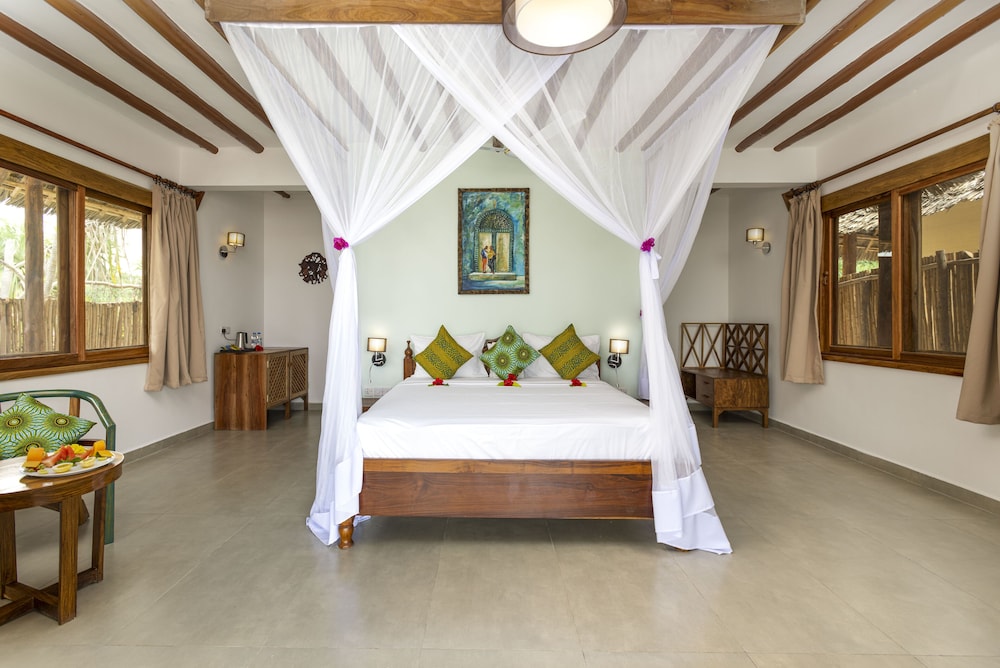 Beachfront Bungalow with Plunge Pool