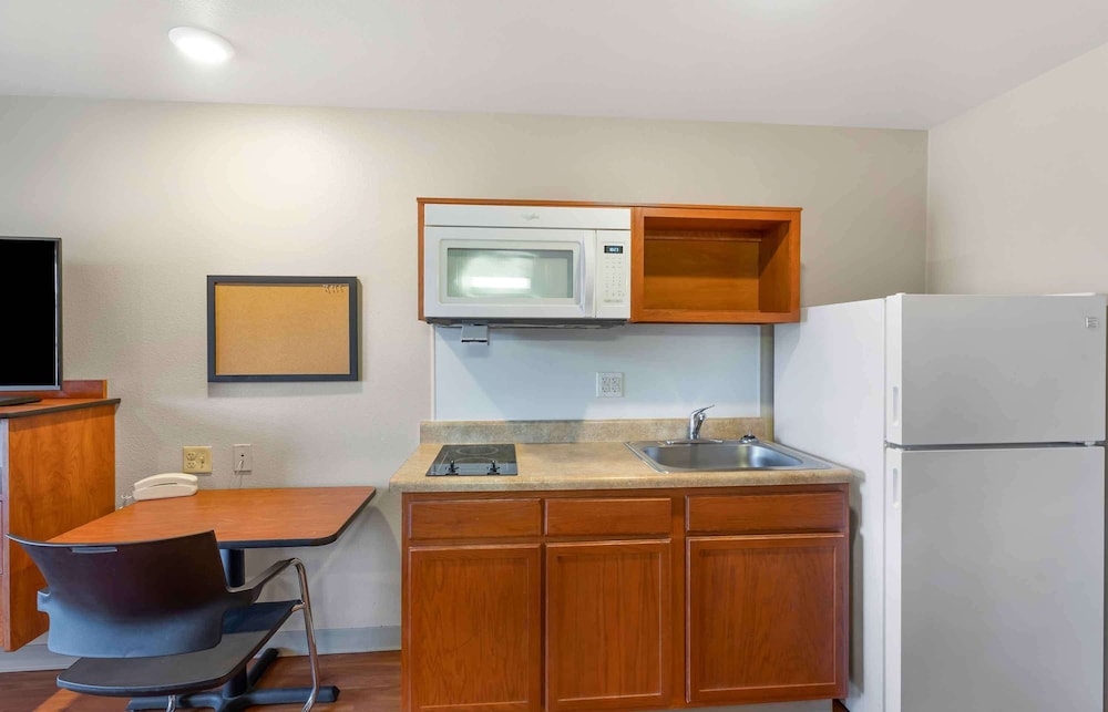 Standard Studio, Non Smoking, Refrigerator & Microwave photo 3
