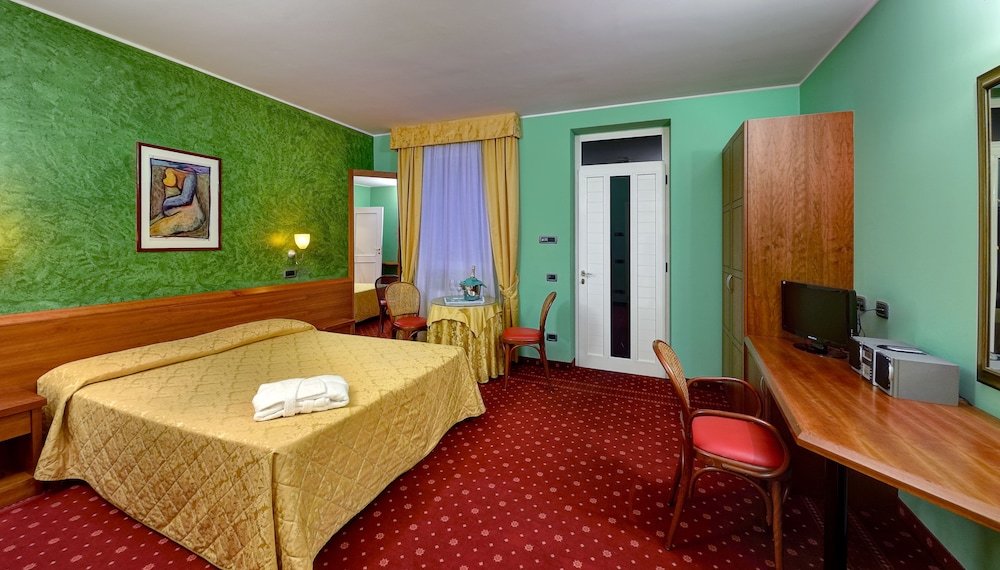 Suite, Jetted Tub photo 1