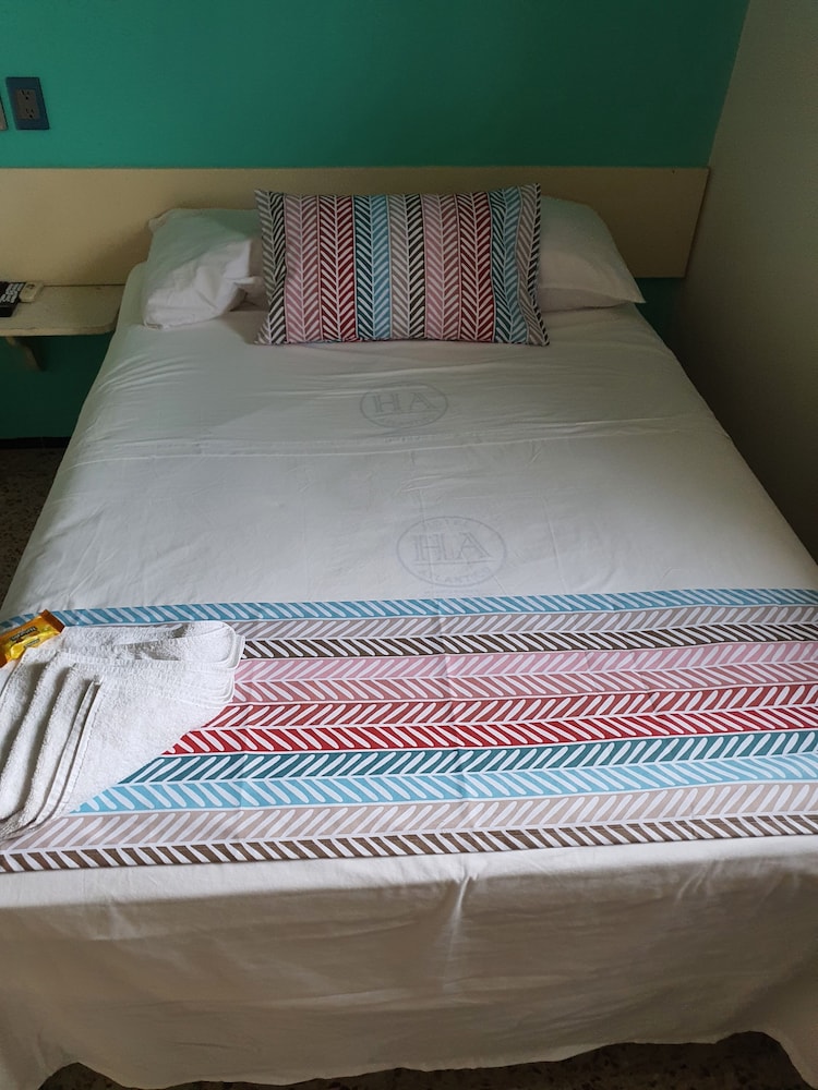 Basic Triple Room photo 1