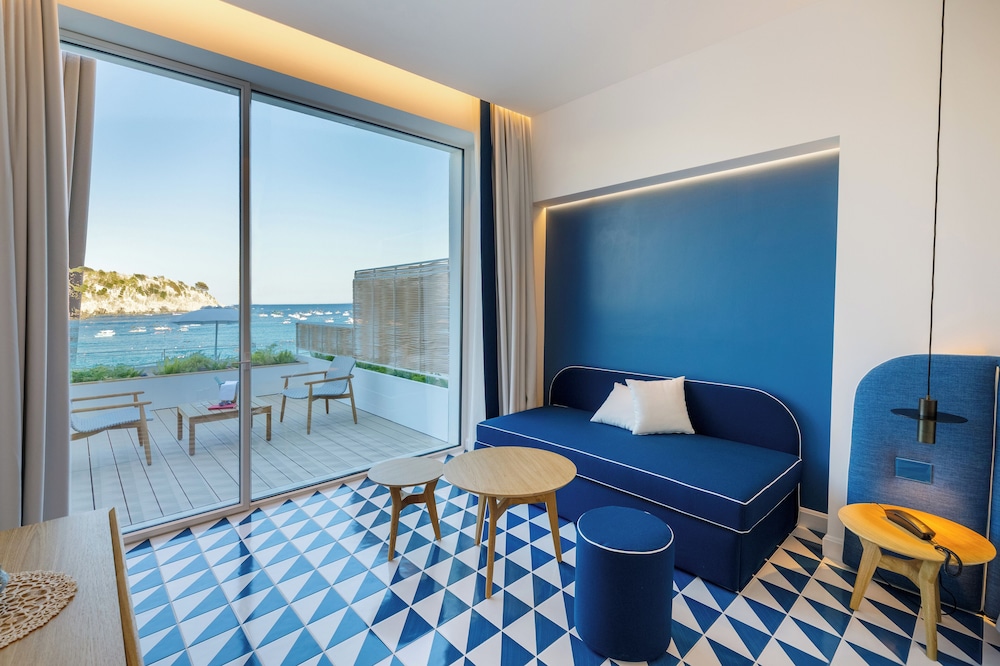 Family Studio Suite, Multiple Beds, Patio, Sea View photo 2