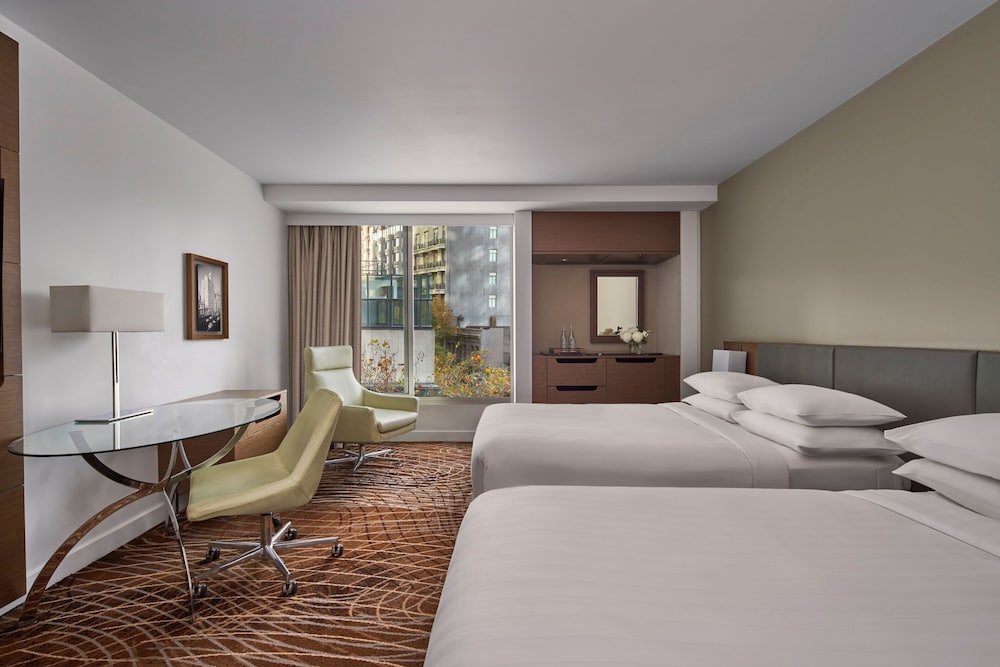 Premier Room, 2 Double Beds, City View thumbnail 5
