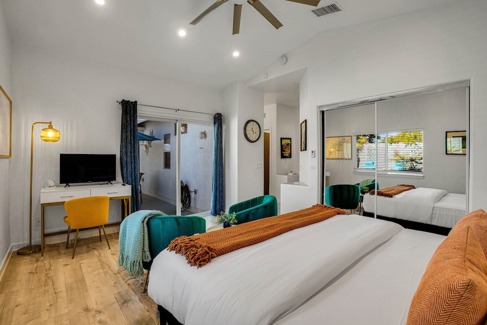 House, Multiple Beds, Pool Access, Pool View (Via Escuela 2)