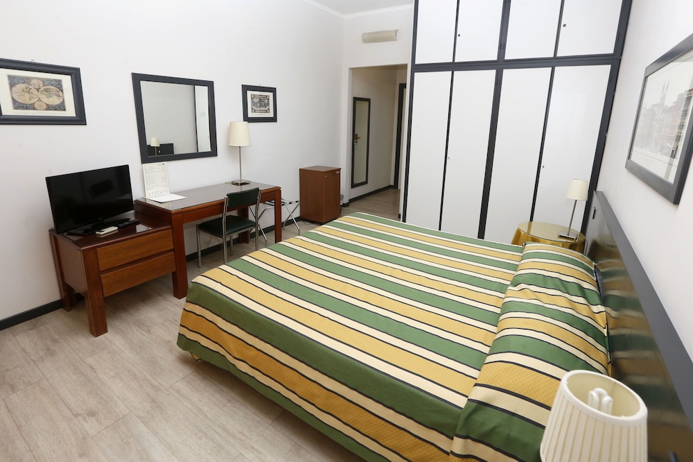 Double Room thumbnail 5