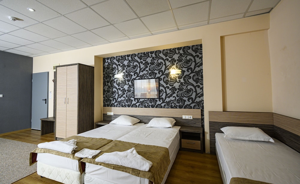 Comfort Triple Room, City View photo 1