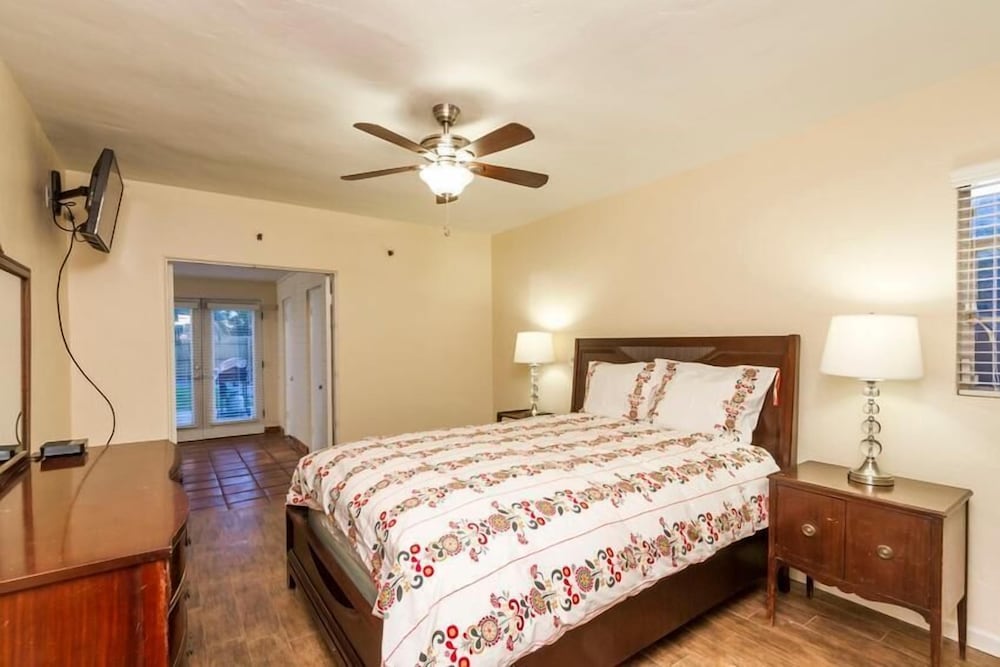 Condo, 2 Bedrooms