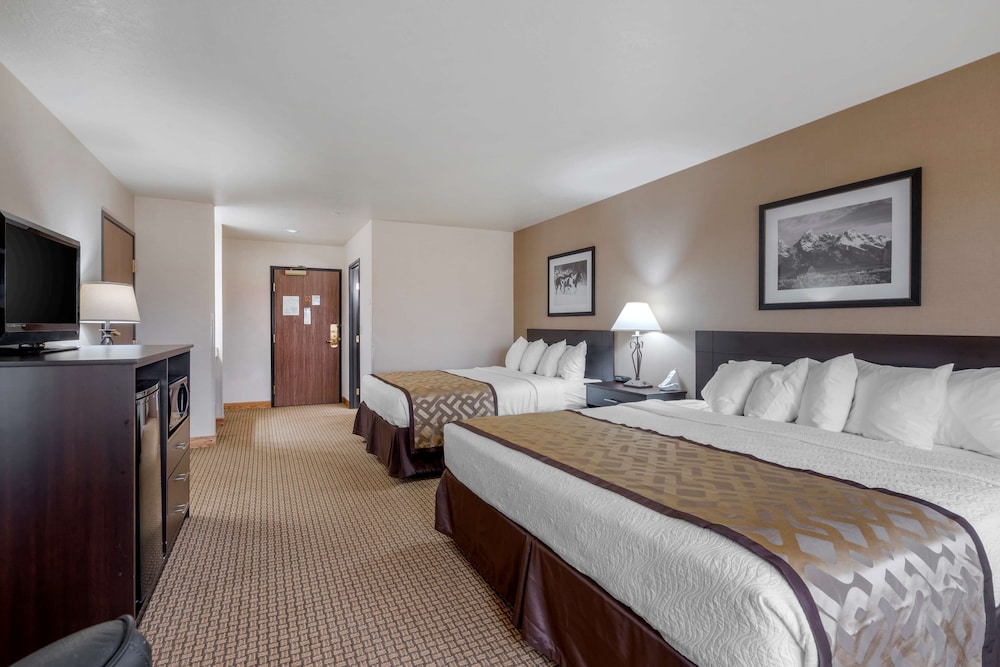 Standard Room, Multiple Beds, Non Smoking, Refrigerator & Microwave (Oversized Room) photo 2