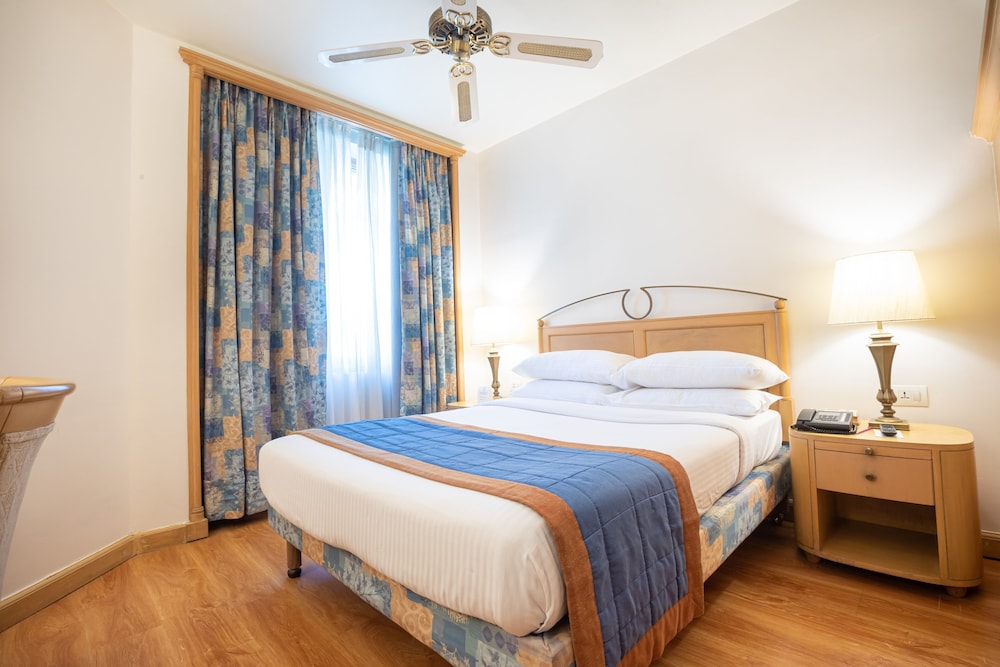 Executive Room with Separate Sitting Area, Bathtub Executive Room with Separate Sitting Area, Bathtub