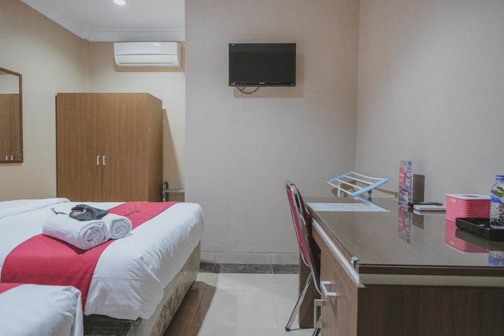 Twin Room (RedDoorz) - Photo 3