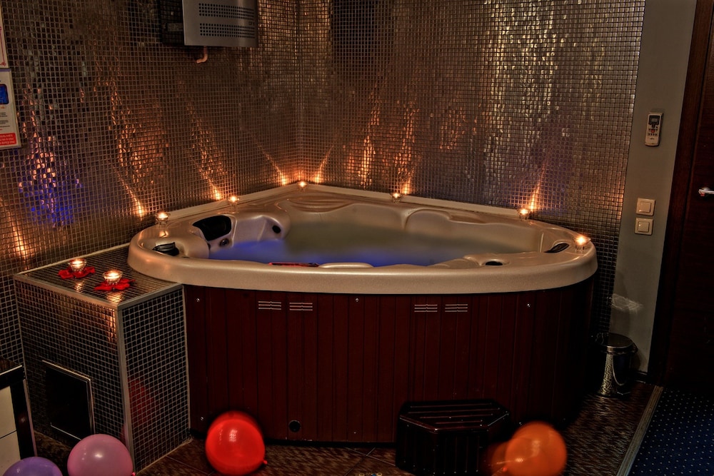 Honeymoon Double Room, Jetted Tub photo 2
